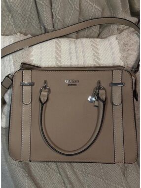 Guess tan crossbody bag with adjustable strap 👜